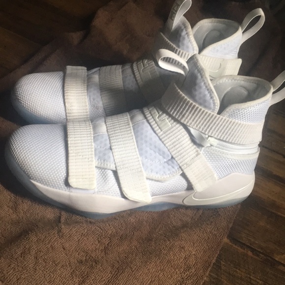 lebron soldier 11 triple white
